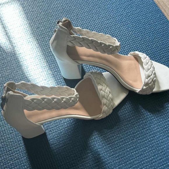 White heels - Picture 3 of 4